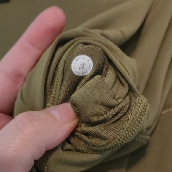 Lululemon Align High-Rise Capri in Willow Green Nulu Yoga Workout Activewear 14 - Picture 3 of 3